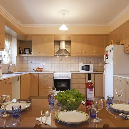 L Apartment *